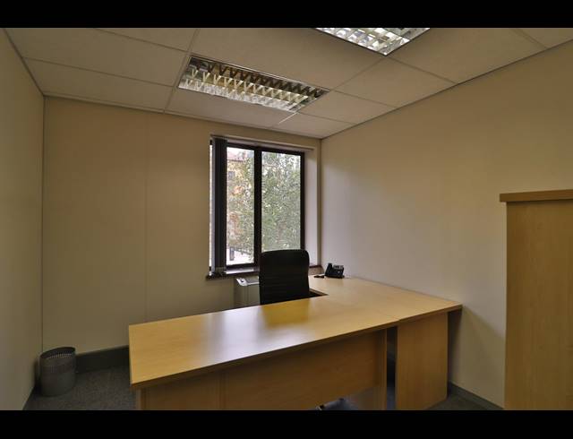 23M² SERVICED OFFICE TO LET IN FOURWAYS